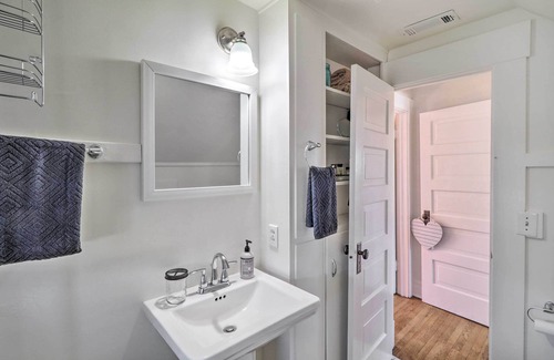 Redlands House | Cozy Redlands Duplex w/ Grill & Shared Yard!