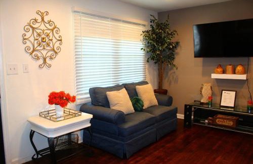 Forest Park House | Cozy, Relaxing 4-Bedroom House in Forest Park