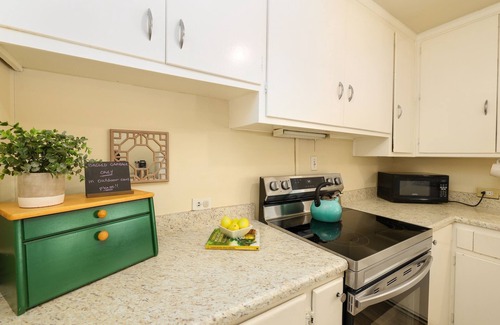 Bahama House | Cozy & relaxing cottage on the lake *Dog Friendly*