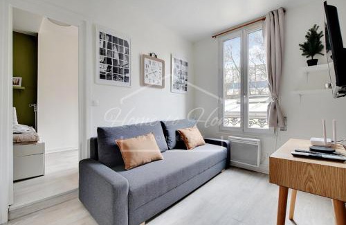 Pantin Apartment | Cozy & Relaxing Stay with Green Bedroom in Pantin