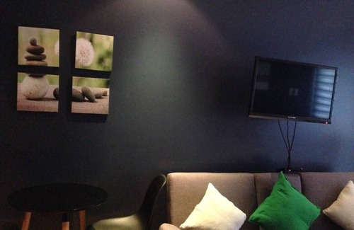 Valenzuela Apartment | Cozy Relaxing Studio Heart of Makati. 54F FASTWI-FI