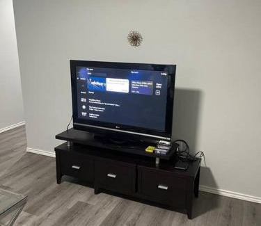 Washington Ave./ Memorial Park House | Cozy Remodeled 2 BD Heights Bungalow