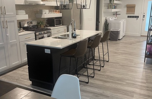 Mena Cottage | Cozy remodeled house 3 blocks from downtown.