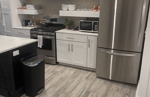 Mena Cottage | Cozy remodeled house 3 blocks from downtown.