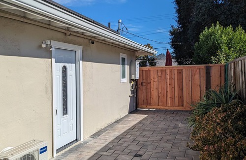 Hathaway Apartment | Cozy Remodeled Studio with Patio in San Jose