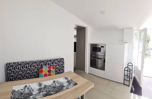 Saint-Vincent-sur-Jard Cottage | Cozy Renovated Cottage Near Beach with Shared Garden and Activities in Saint-Vincent-sur-Jard