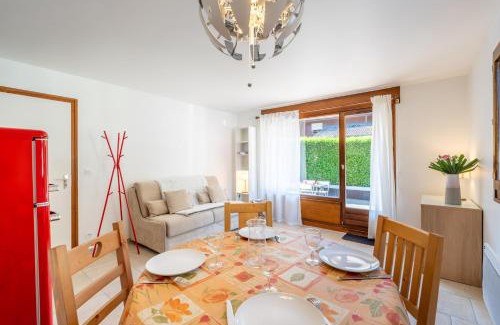 Thones Apartment | Cozy renovated apartment, large terrace & near city center