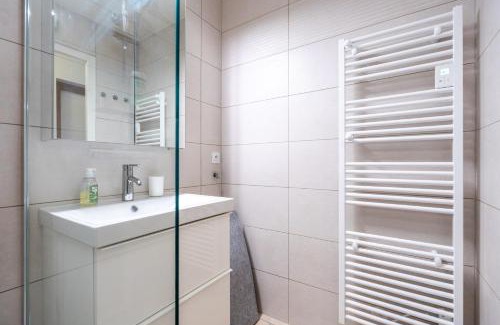 Thones Apartment | Cozy renovated apartment, large terrace & near city center