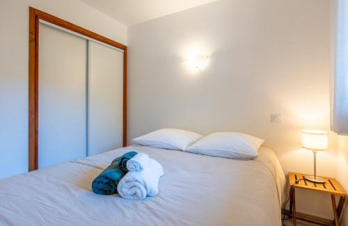 Thones Apartment | Cozy renovated apartment, large terrace & near city center