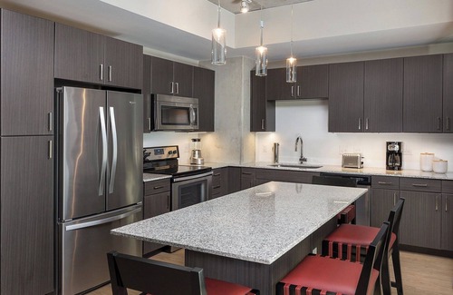 Capitol District Resort | Cozy resort in awesome Austin with AC, fitness room, WiFi
