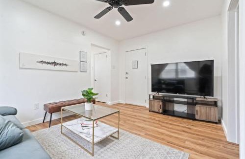 North Bergen Apartment | Cozy Retreat 15Min to NYC MetLife Mall FREE Parking