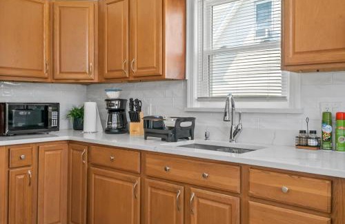 North Bergen Apartment | Cozy Retreat 15Min to NYC MetLife Mall FREE Parking