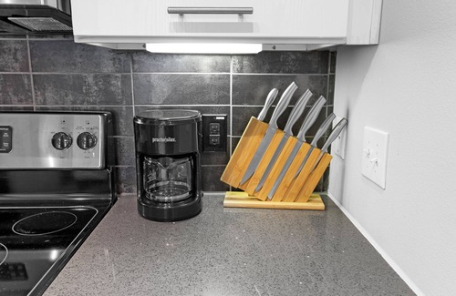 Chestnut Apartment | Cozy Retreat Close to Capitol & LBJ Library - WiFi