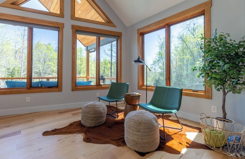Nebo House | Cozy Retreat Close to Lake James!