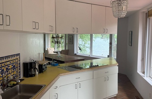 Richmond Hill House | Cozy retreat, golden location - 24/7 private lake access & amazing views!