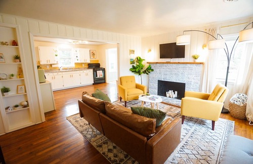 Fort Valley Cottage | Cozy Retreat - Hot tub + Mountain Views + Pets