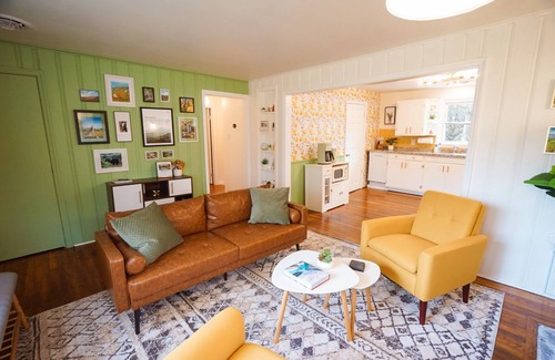 Fort Valley Cottage | Cozy Retreat - Hot tub + Mountain Views + Pets