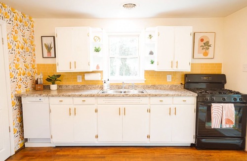 Fort Valley Cottage | Cozy Retreat - Hot tub + Mountain Views + Pets