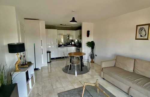 Erith Apartment | Cozy retreat huge terrace apartment 💙