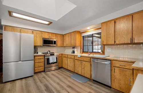 Spokane House | Cozy Retreat I Indian Trail Large Home