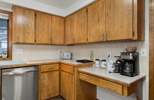 Spokane House | Cozy Retreat I Indian Trail Large Home