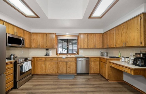 Spokane House | Cozy Retreat I Indian Trail Large Home