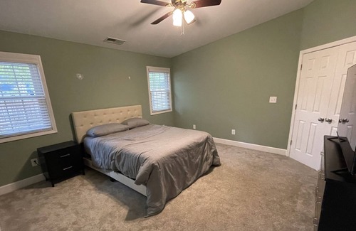 Johns Creek House | Cozy Retreat in Alpharetta. Perfect Getaway