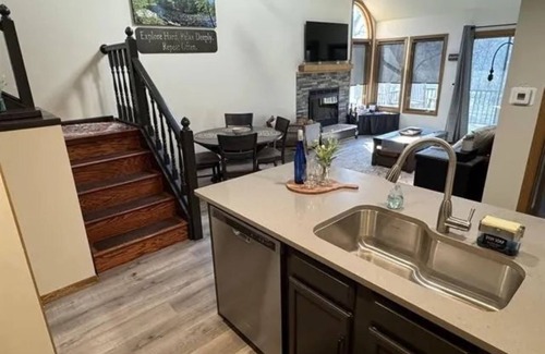 The Galena Territory House | Cozy retreat in Galena Territory! Ideal stylish townhome for your getaway!