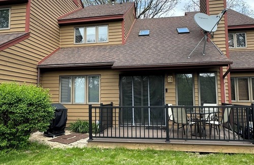 The Galena Territory House | Cozy retreat in Galena Territory! Ideal stylish townhome for your getaway!