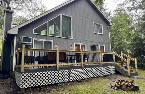 Tobyhanna Ski Chalet | Cozy Retreat in Scenic Poconos