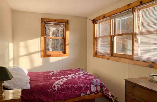 Rowe Bed & Breakfast | Cozy Retreat in the Berkshires - Prue Berry Room in Orchard Guest House