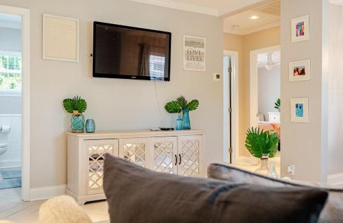 Lakeland House | Cozy Retreat in the city