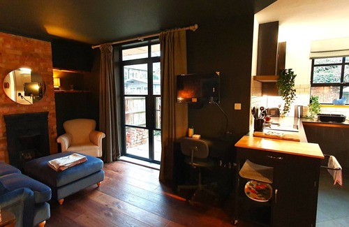Snaresbrook Apartment | Cozy Retreat Near Snaresbrook Station!