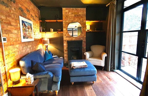 Snaresbrook Apartment | Cozy Retreat Near Snaresbrook Station!
