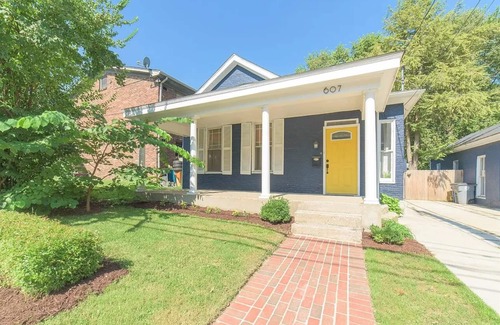 North Upper Street House | Cozy Retreat Near Downtown. Great Walkability!