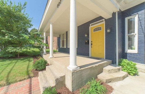 North Upper Street House | Cozy Retreat Near Downtown. Great Walkability!