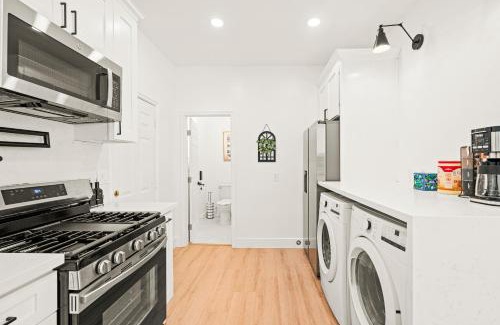 Harbor House | Cozy Retreat Near Downtown - Perfect for Families