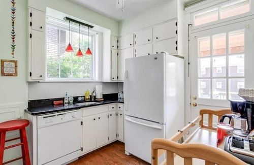 Bonnycastle House | Cozy Retreat Near Expo Center