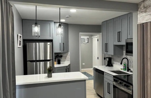 Franklin Park Apartment | Cozy Retreat Near O'Hare,Free Parking