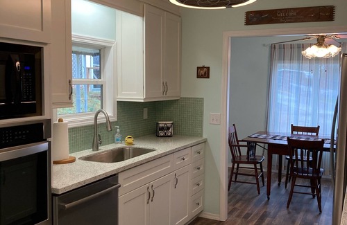 Fair Play House | Cozy Retreat on Lake Hartwell- come enjoy Spring on the lake!