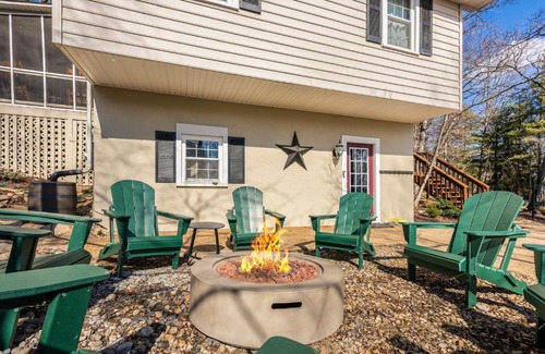 Massanutten House | Cozy Retreat - Sauna Hot Tub & Game Room in VA