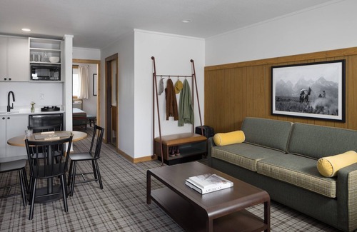 Jackson Apartment | Cozy Retro Lodge w/Heated Pool & Fire Pits, Perfect for Jackson Hole Adventures