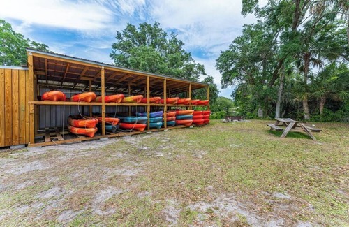 Chassahowitzka Cabin | Cozy River Cabin 2 Su