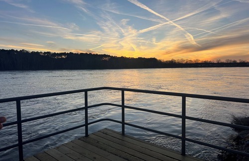 Counce House | Cozy river front RV with WiFi and AC in lovely Savannah, TN.