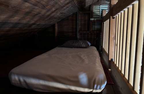 Havana Cabin | Cozy river retreat on the Illinois River with beach access!