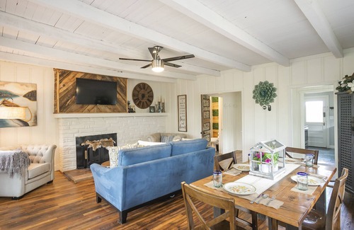 Franklin House | Cozy River Retreat w/ Private Beach within 20 minutes of the city