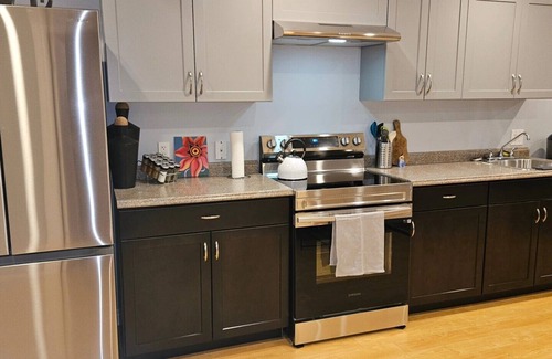 North Central Edmonton House | Cozy River Valley Basement Suite Near Downtown.