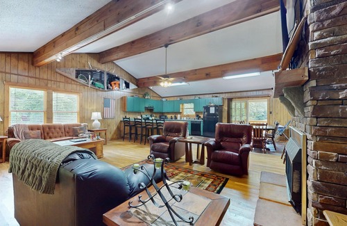 Ellijay Cabin | Cozy riverfront home with tubes, fishing, full kitchen & peaceful views