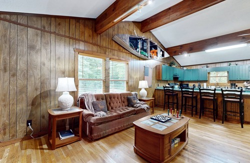 Ellijay Cabin | Cozy riverfront home with tubes, fishing, full kitchen & peaceful views