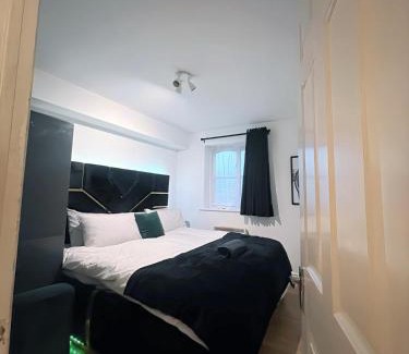 Woolwich Riverside Apartment | Cozy Riverside 2BR Apt sleeps 4 Woolwich Greater LDN Fast WiFI & Free Parking